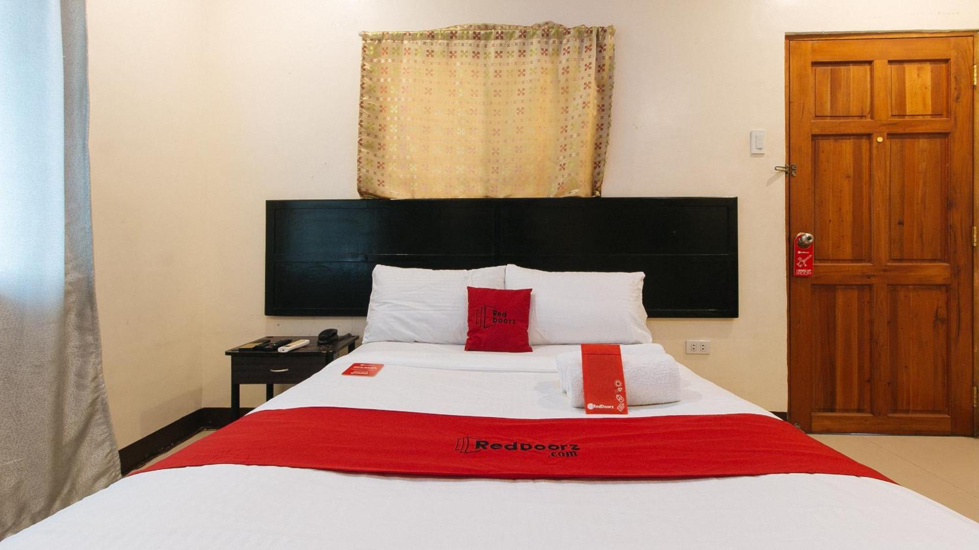 Reddoorz At V-Cat Apartelle Sampaloc Манила Екстериор снимка