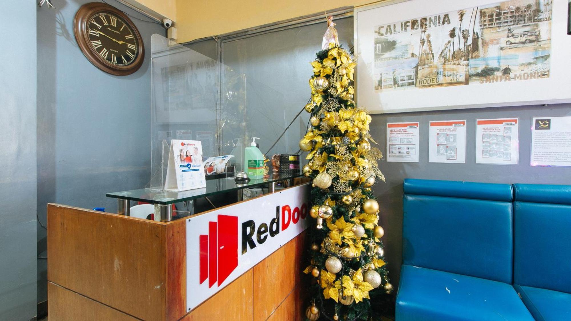 Reddoorz At V-Cat Apartelle Sampaloc Манила Екстериор снимка