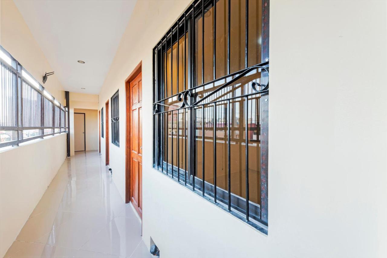 Reddoorz At V-Cat Apartelle Sampaloc Манила Екстериор снимка